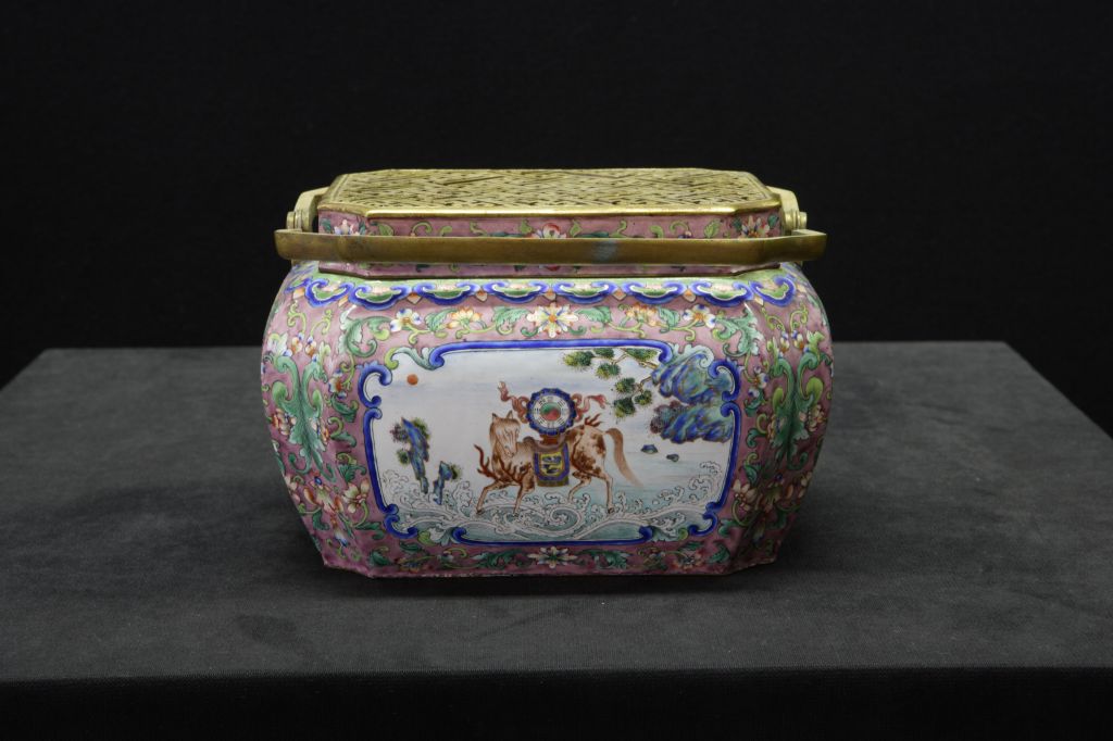 图片[1]-Draw enamel and light the stove-China Archive